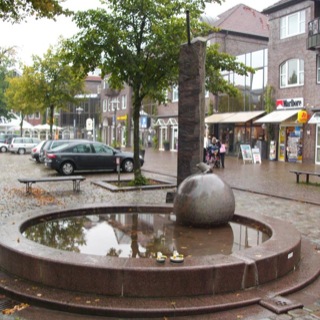 Brunnen-Ahrensburg-Naturstein-Kugelbrunnen