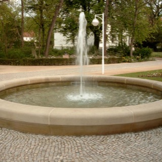 Brunnenabdeckung-Naturstein-Obernkirchener-Brunnen