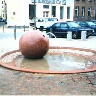 Brunnenanlage-Rostock-Naturstein-Brunnen