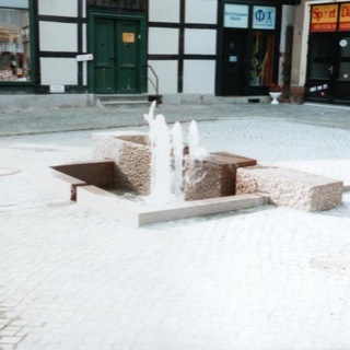 Marktplatz-Havelberg-Brunnenanlage-Naturstein