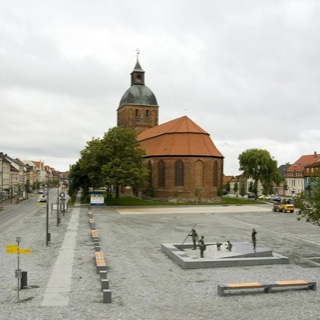 Marktplatzbrunnen-Ribnitz-Damgarten-Brunnenanlage