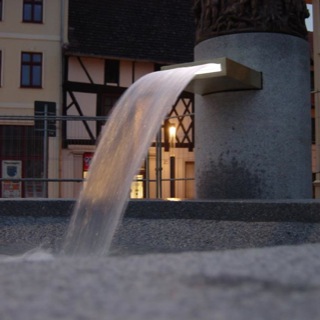 Wasserfall-Brunnenanlage-Naturstein-Granit