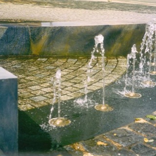 Wasserspiel-Naturstein-Fontainenbrunnen-Zeven