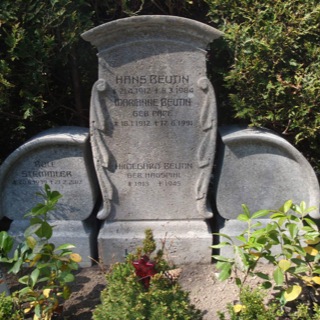 Friedhof-Scharbeutz-Grabstein-Steinmetz
