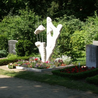 Grabmal-Burgtorfriedhof-Bildhaür-Lübeck