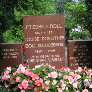 Grabstein-Friedhof-Zarpen-Grabmal