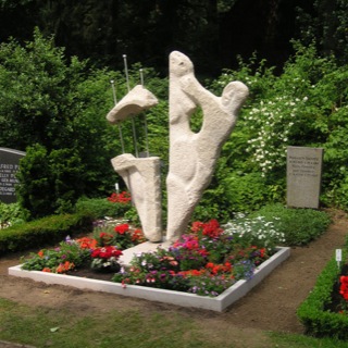 Steinmetz-Grabmal-Friedhof-Hamburg