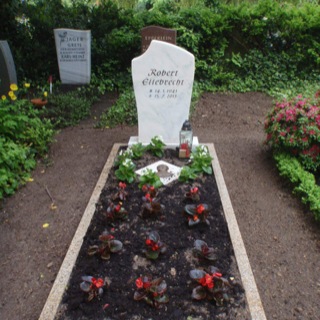 Urnengrab-Steinmetz-Lübeck-Friedhof