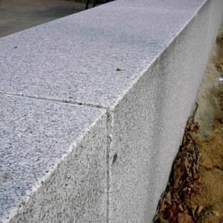 Massivmaür Granit Naturstein Süsel