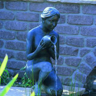 Bronzefigur Wasserspender Brunnen Lübeck