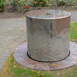 Brunnen qüllstein massiv Granit Kiel